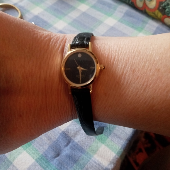 Lot of ladies wrist, bracelet watches (4) 1 of 1 posting - Picture 2 of 13